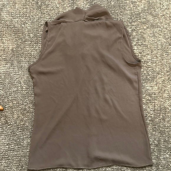 Renee C grey Sleeveless Blouse with Mandarin Collar small - Picture 3 of 3